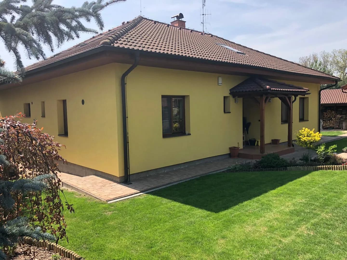 Nová fasáda po zateplení, RODINNÝ DŮM
