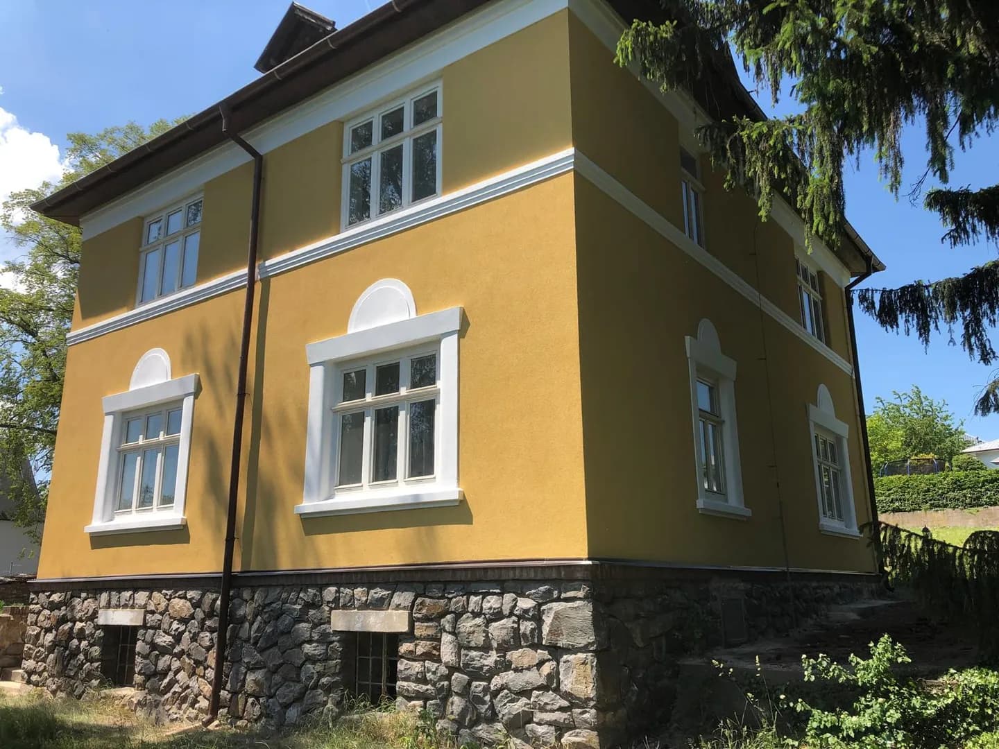 Malování bytů, domů a firem. Nátěry se správným základem