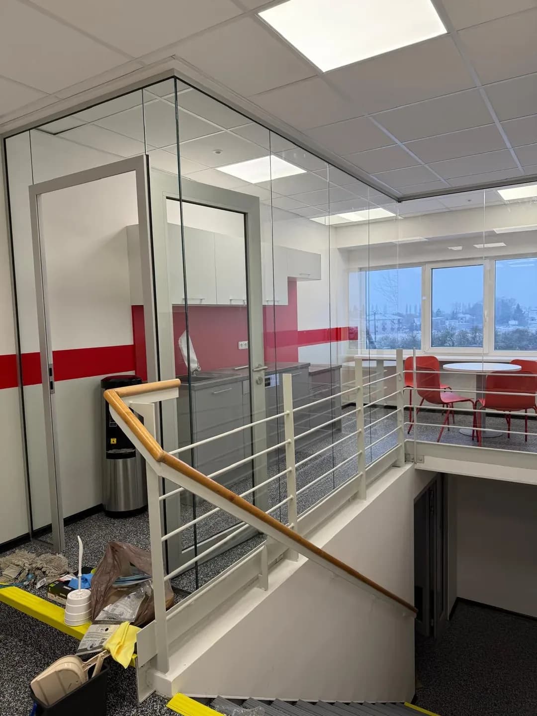 Prosklené příčky a zázemí, ADMINISTRATIVA